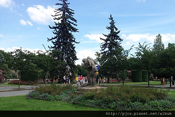 佩特任山-覽車旁的玫瑰園.JPG 佩特任山-覽車旁的玫瑰園.JPG