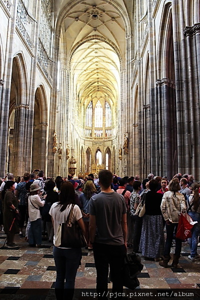 布拉格城堡-聖維特主教堂-內部(廊柱).JPG 布拉格城堡-聖維特主教堂-內部(廊柱).JPG