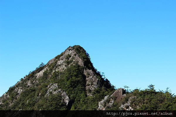 捎來山-遠眺鳶嘴山.JPG