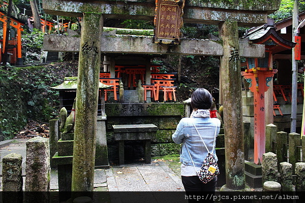 伏見稻荷-不知名的神社.JPG