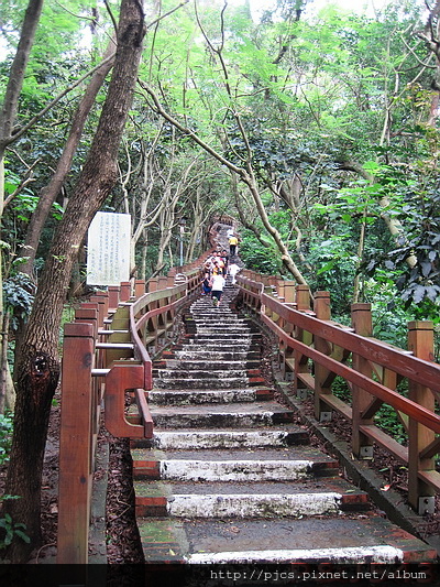 十八尖山-石階步道.JPG