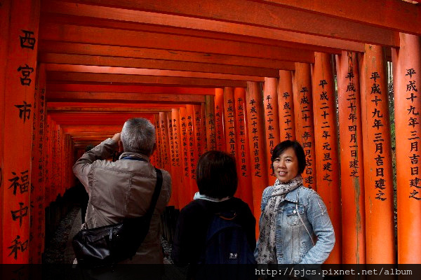 伏見稻荷-千本鳥居(路人).jpg 伏見稻荷-千本鳥居(路人).jpg
