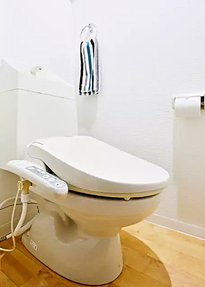 Osaka Rainbow-廁所(網路).jpg Osaka Rainbow-廁所(網路).jpg