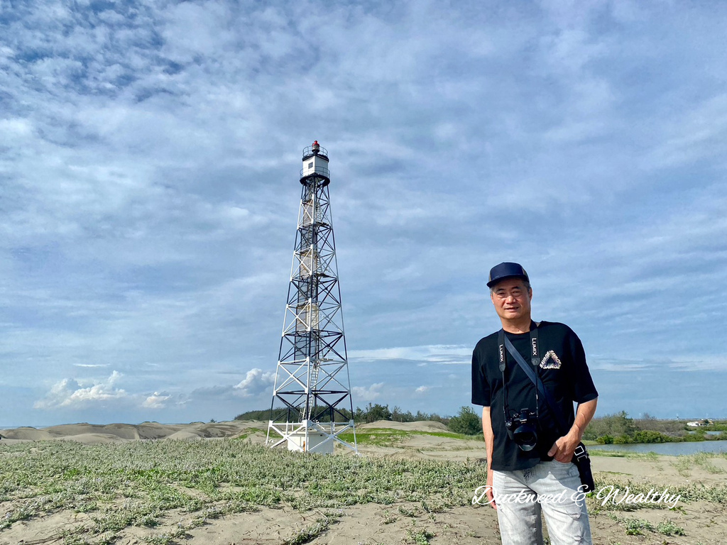 【台南景點】 台灣的極西點「國聖燈塔」∣ 美拍沙漠氛圍,夕陽