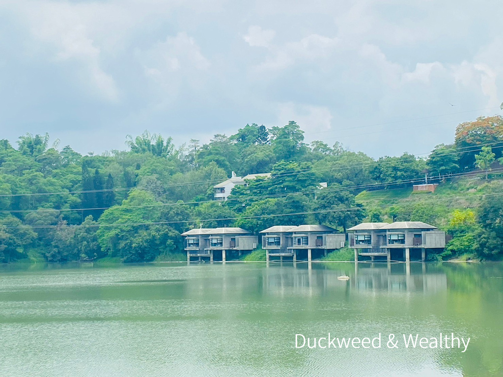 【台南旅遊景點】柳營尖山埤渡假村|日式風幸福洋傘步道|搭船悠