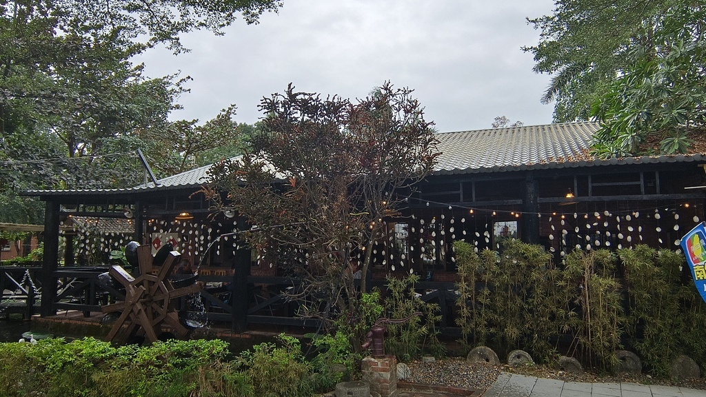 【台南新化】農舍庭園餐廳|品嚐古早味料理|走入濃濃懷舊客棧氛