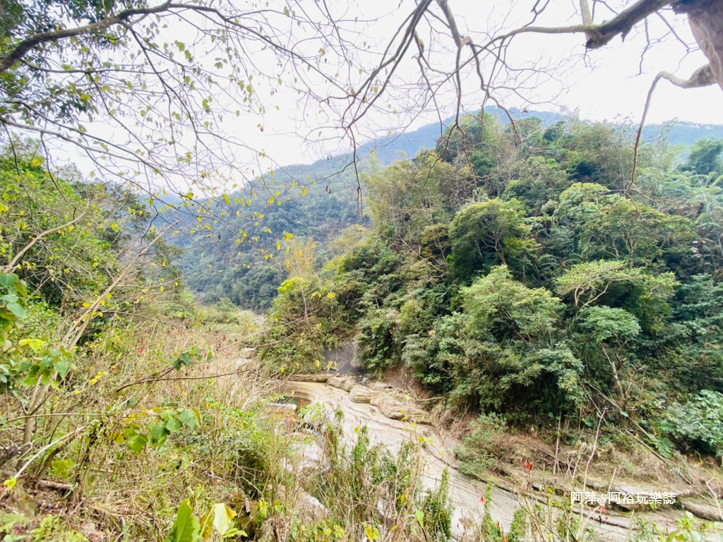 【雲林古坑景點】渾然天成的「萬年峽谷」|鬼斧神工的自然景觀|