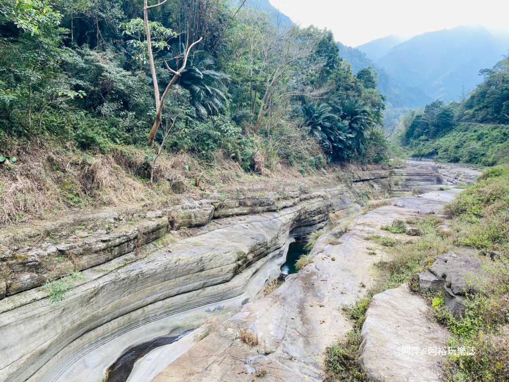 【雲林古坑景點】渾然天成的「萬年峽谷」|鬼斧神工的自然景觀|