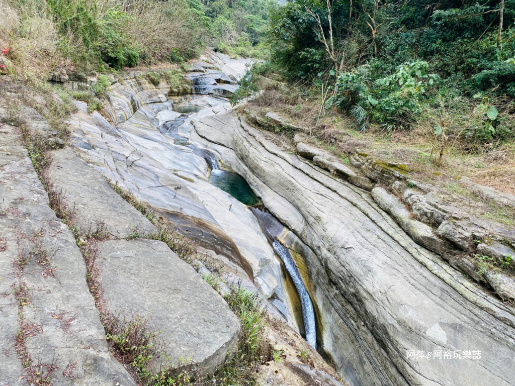 【雲林古坑景點】渾然天成的「萬年峽谷」|鬼斧神工的自然景觀|