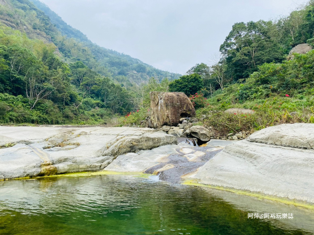 【雲林古坑景點】渾然天成的「萬年峽谷」|鬼斧神工的自然景觀|