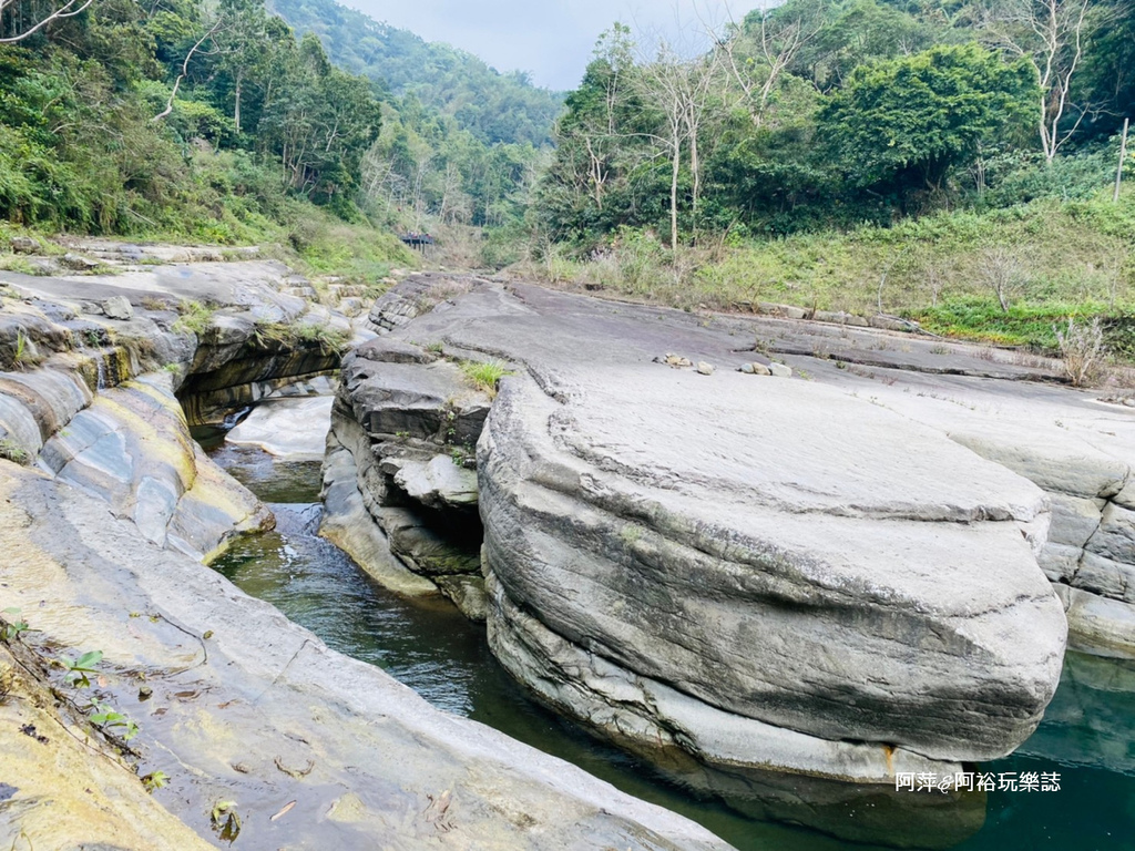 【雲林古坑景點】渾然天成的「萬年峽谷」|鬼斧神工的自然景觀|