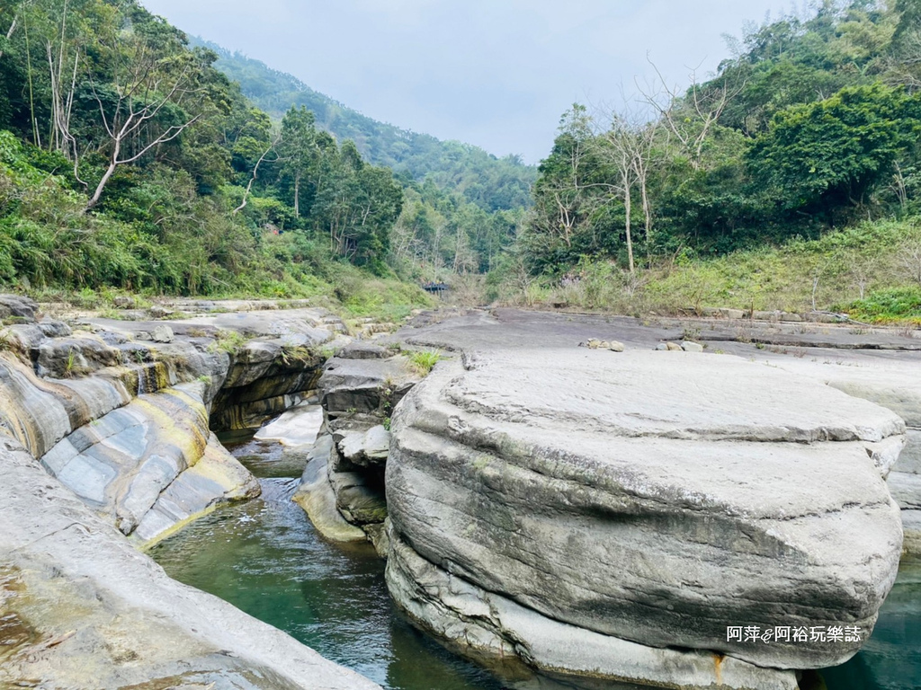 【雲林古坑景點】渾然天成的「萬年峽谷」|鬼斧神工的自然景觀|