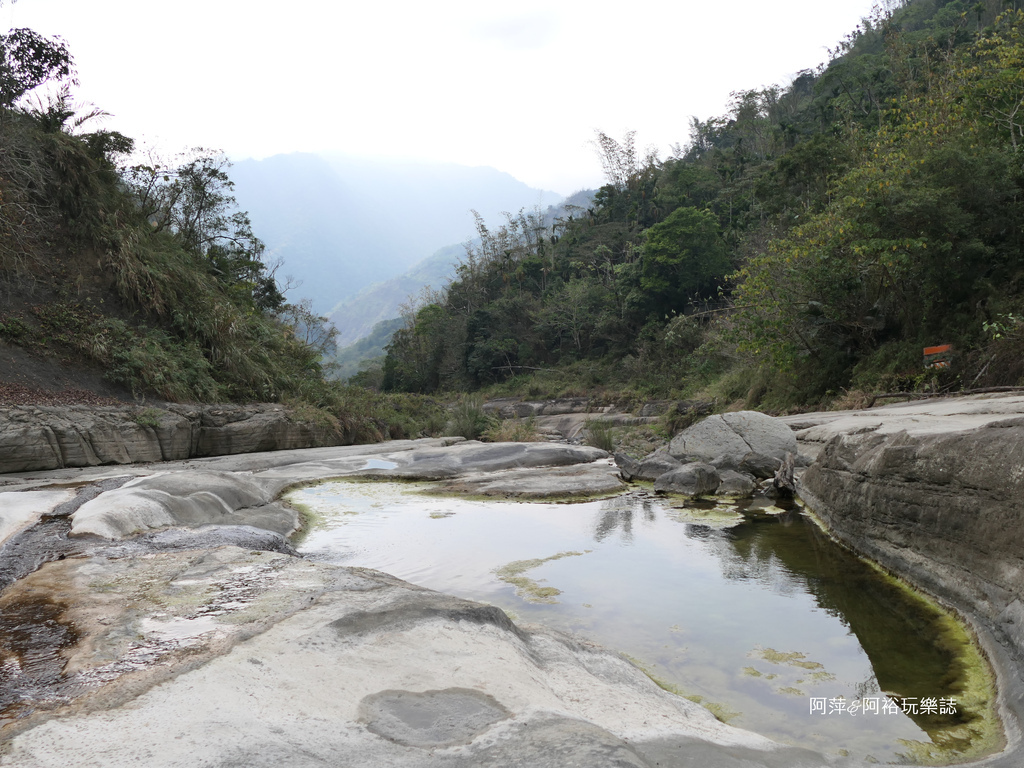 【雲林古坑景點】渾然天成的「萬年峽谷」|鬼斧神工的自然景觀|