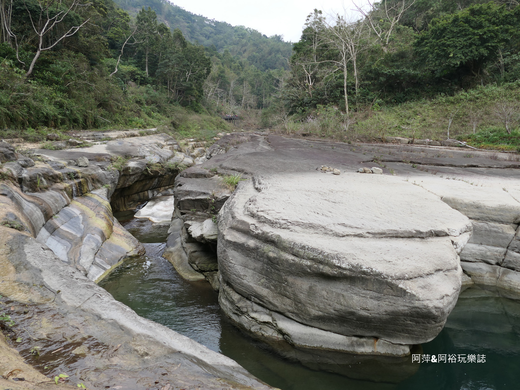 【雲林古坑景點】渾然天成的「萬年峽谷」|鬼斧神工的自然景觀|