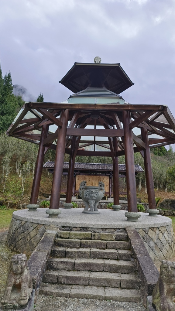 【嘉義梅山】「寒溪呢森林人文叡地」仙境般賞櫻景點∣福爾摩沙白