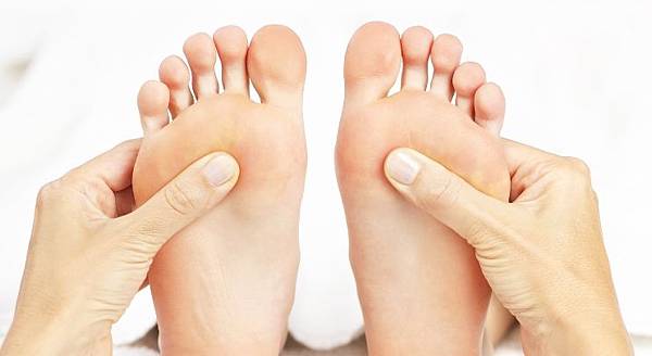 04.腳部死皮保養.jpg 04.腳部死皮保養.jpg