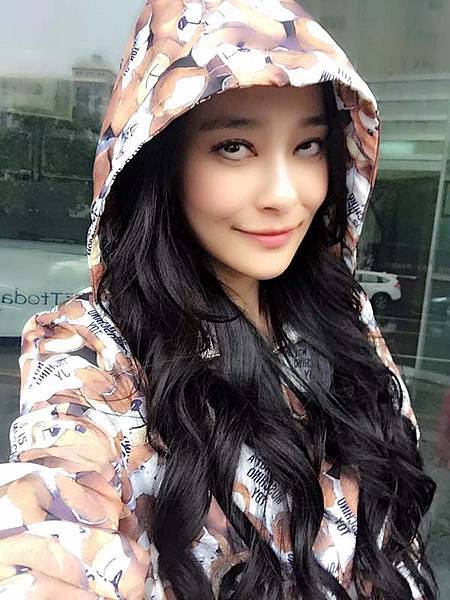 王思佳疑似隆鼻隆乳割雙眼皮整形? 王思佳疑似隆鼻隆乳割雙眼皮整形?