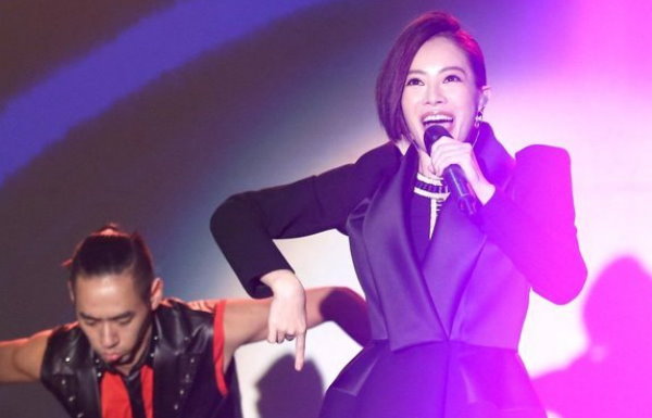 國民天后徐懷鈺疑似整形求付出 國民天后徐懷鈺疑似整形求付出