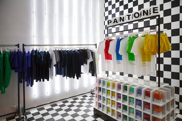 Pantone-Shop01