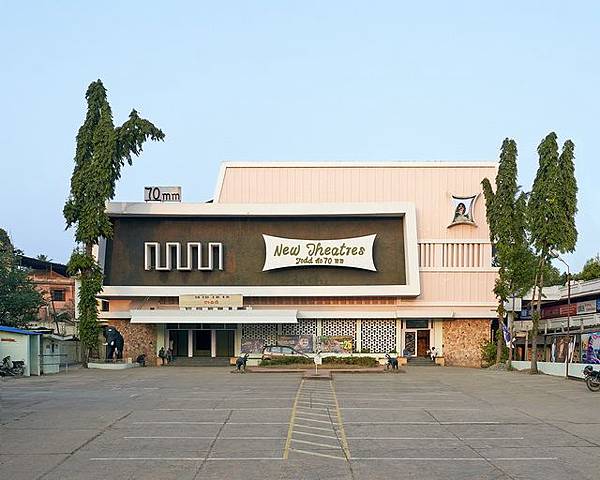 來欣賞一下生為世界電影產量之冠的印度的電影院!! - MOVIE THEATRES IN SOUTH INDIA BY STEFANIE ZOCHE