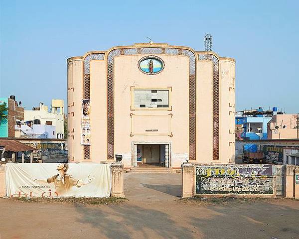 來欣賞一下生為世界電影產量之冠的印度的電影院!! - MOVIE THEATRES IN SOUTH INDIA BY STEFANIE ZOCHE