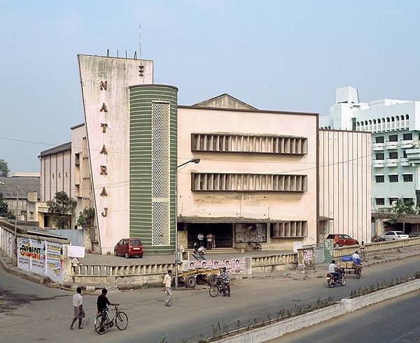 來欣賞一下生為世界電影產量之冠的印度的電影院!! - MOVIE THEATRES IN SOUTH INDIA BY STEFANIE ZOCHE