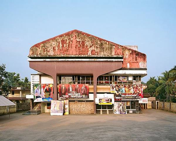 來欣賞一下生為世界電影產量之冠的印度的電影院!! - MOVIE THEATRES IN SOUTH INDIA BY STEFANIE ZOCHE