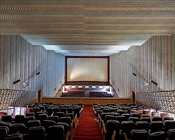 來欣賞一下生為世界電影產量之冠的印度的電影院!! - MOVIE THEATRES IN SOUTH INDIA BY STEFANIE ZOCHE