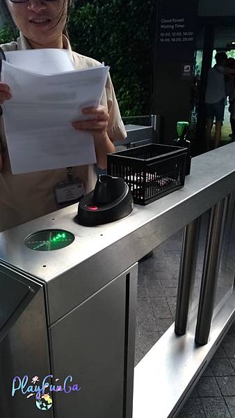 新馬自由行|SMRT怎麼搭?濱海灣花園逛2天都不是問題!金沙酒店觀景台看濱海灣水舞秀,哪裡取票?