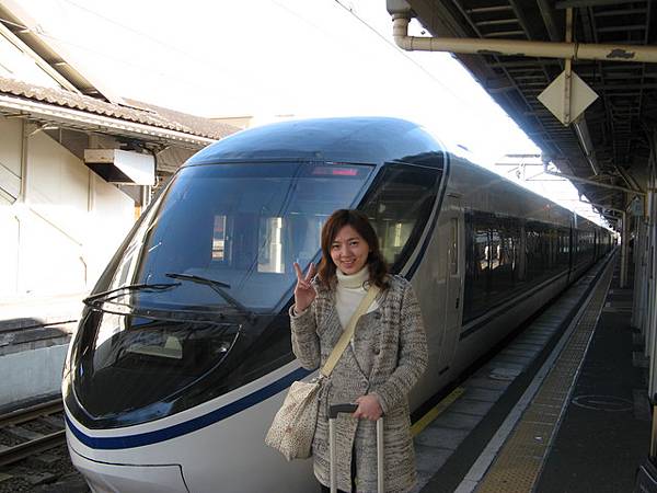 1129040332-交通工具--小田急朝霧號列車.jpg