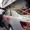 1109940014-禮車要綁上竹子.jpg