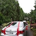 1109940035-禮車緩緩開進男方家.jpg