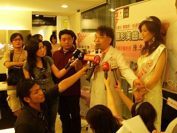 皇冠 隱形美齒貼片陳忠明醫師1.JPG