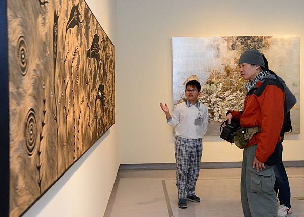 「週二館校日」小小志工導覽國美館「自然魔法師」特展