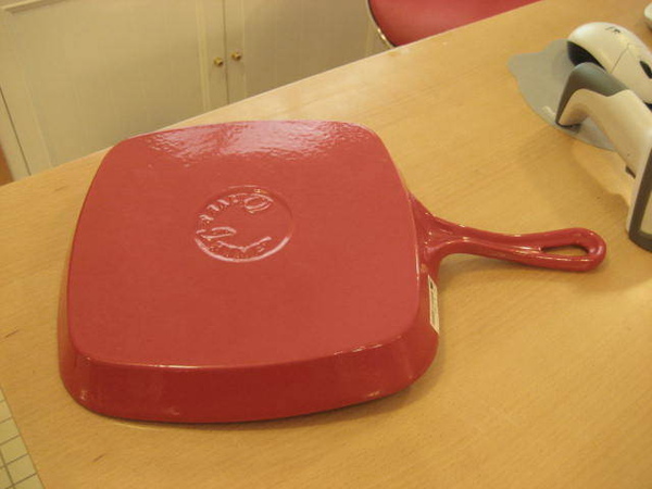 23cm紅色鑄鐵平底鍋