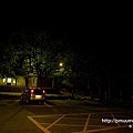 白天爆滿的停車場天黑剩沒幾台車(三峽滿月圓).jpg