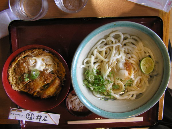 冷烏龍麵+豚蓋飯套餐@大阪Rinku outlet