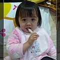 2010-01-21 小薇愛刷牙-2.jpg