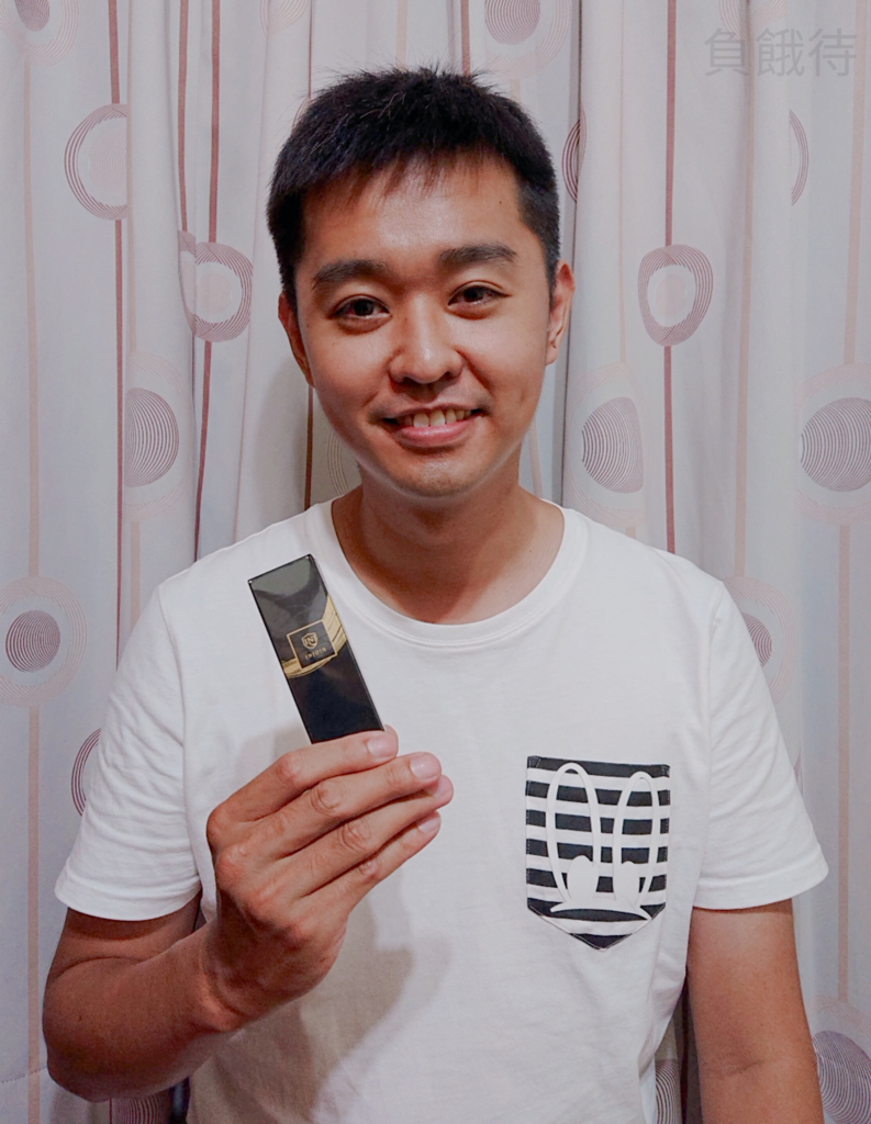 手持產品照.jpg 手持產品照.jpg