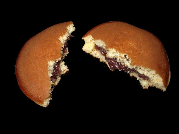 800px-Dorayaki_inside.jpg