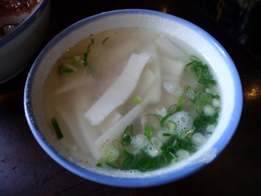 醬筍肉片湯...很有阿嬤煮的味道...好喝~~