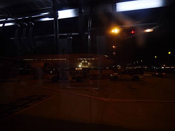 再見~~我們的台灣飛往曼谷班機(@接駁車上)