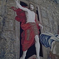 耶穌復活,這幅掛毯因織法特殊,所以耶穌與祂腳下的石板會隨觀看角度的不同讓人感覺到石板會在耶穌腳下轉動