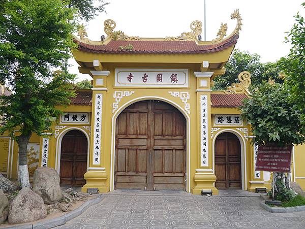 我們一出鎮國寺,立馬關門