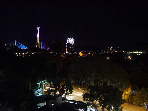 Novotel Ha long Bay房內看出去的夜景