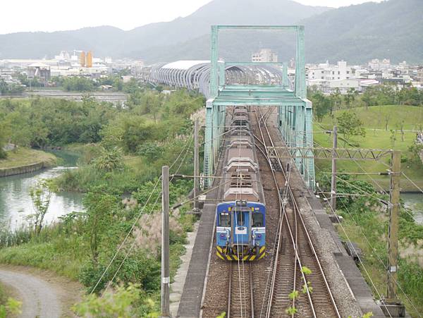 火車準備進站冬山站囉