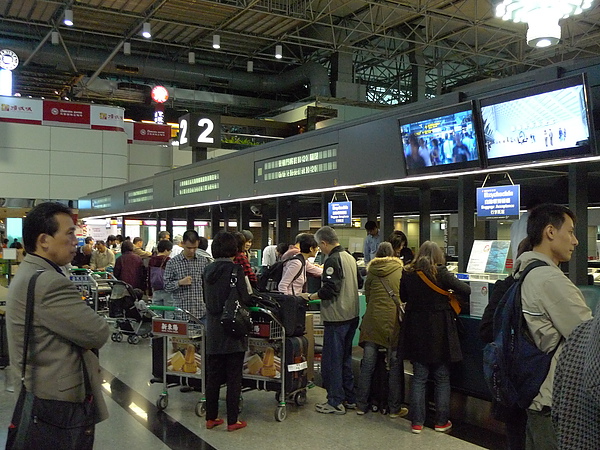 聯合航空飛往東京的check in櫃台,位於中正機場的Terminal 2