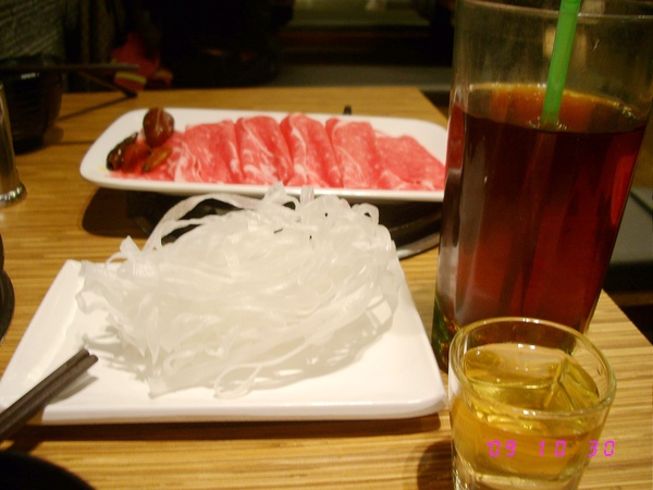 紅茶 果醋 寬粉條 牛肉 紅茶 果醋 寬粉條 牛肉