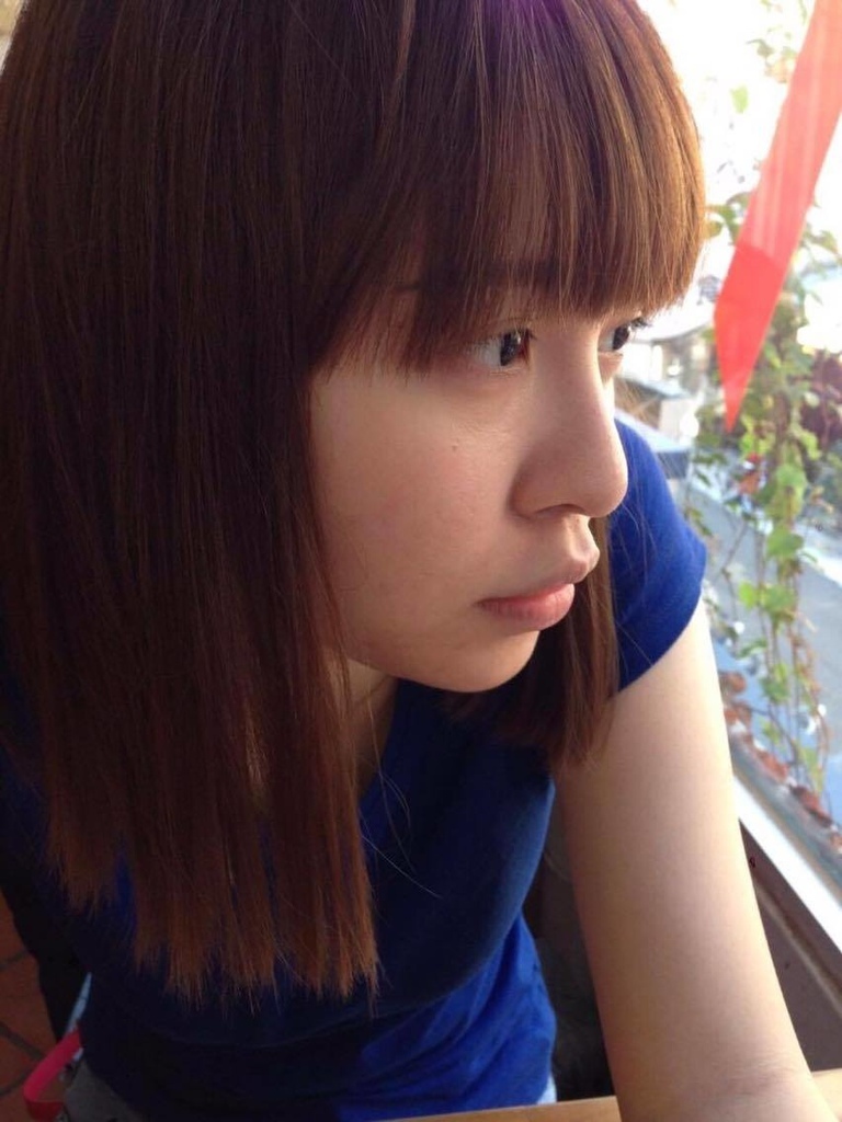 人工骨片隆鼻導致鼻頭過長與鼻樑鷹鉤,博恩妍