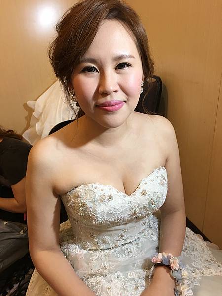 1. 新娘秘書,自然風格,婚禮紀錄,台中新秘,中部新秘,新娘造型,造型師,推薦新秘,乾淨妝感,特色婚紗,法爾微創,影像製片,林酒店